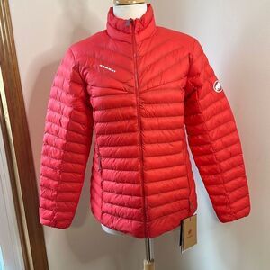 NWT Mammut Albula insulated jacket women’s regular fit sz med color sunset red
